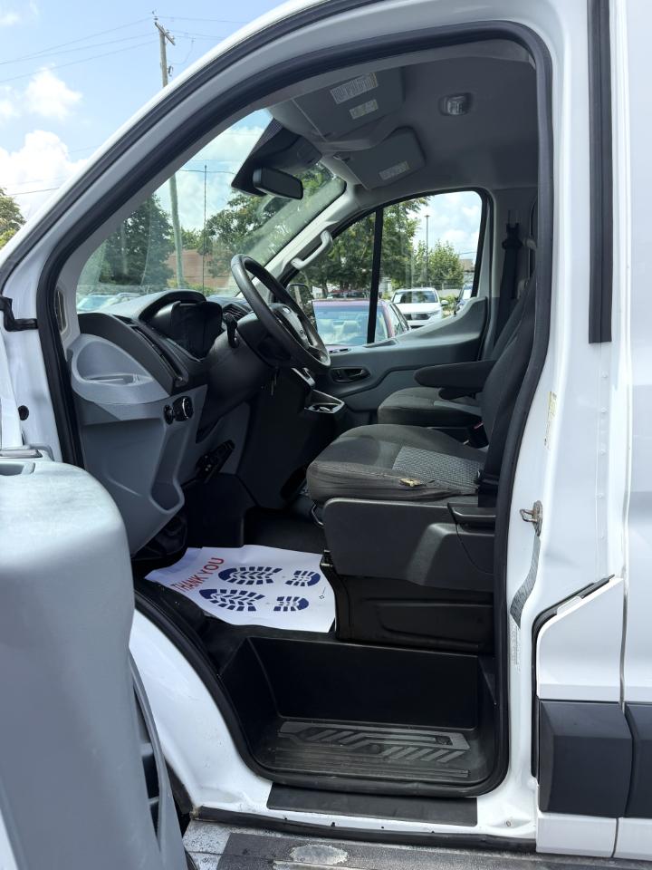 Ford Transit 250 Van Low Roof 60/40 Pass.130-in. WB 2018