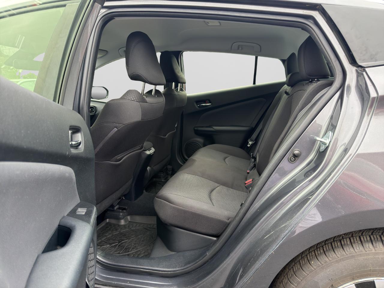 Toyota Prius L Eco 2020