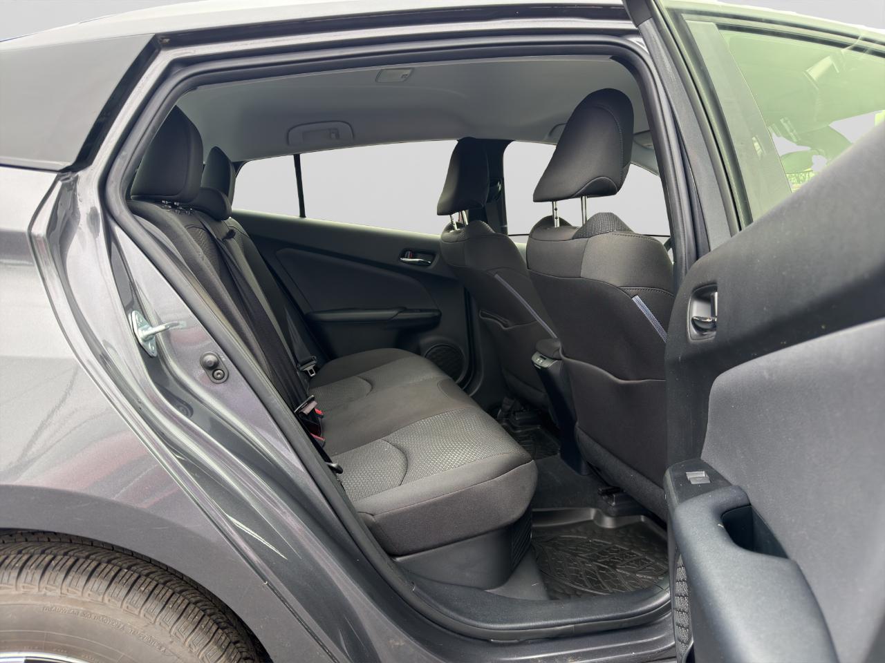 Toyota Prius L Eco 2020