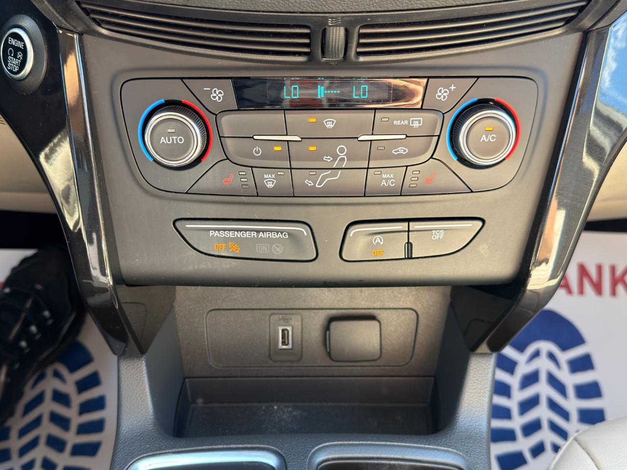 Ford Escape Titanium 4WD 2017