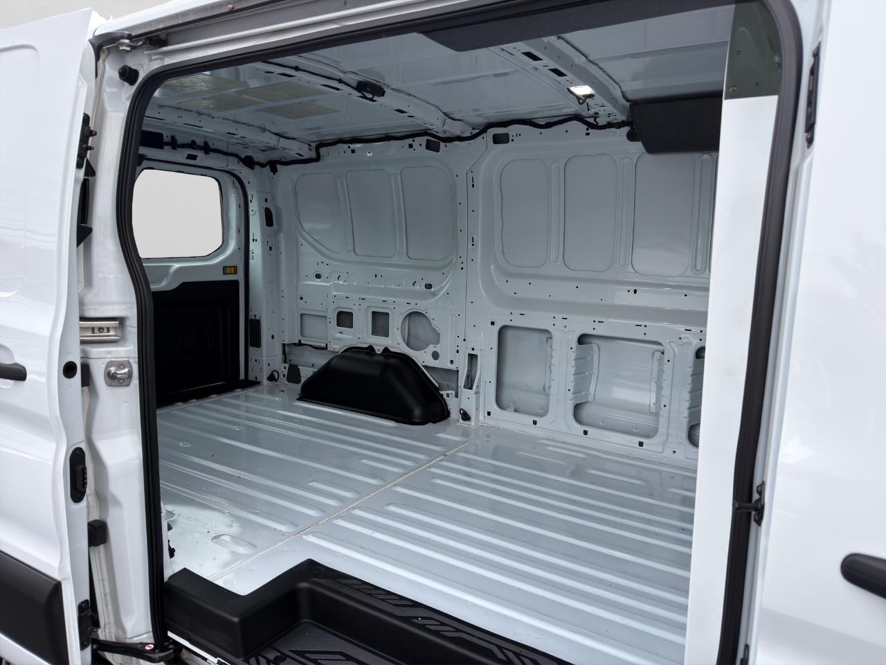 Ford Transit 150 Van Low Roof w/Sliding Pass. 130-in. WB 2026