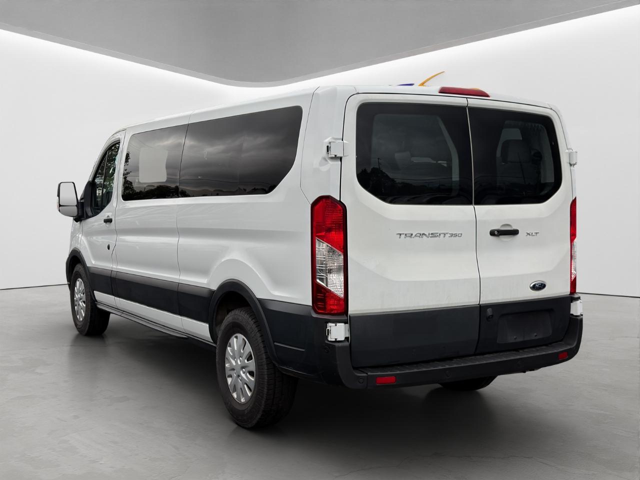 Ford Transit 350 Wagon Low Roof XL w/Sliding Pass. 148-in. WB 2023