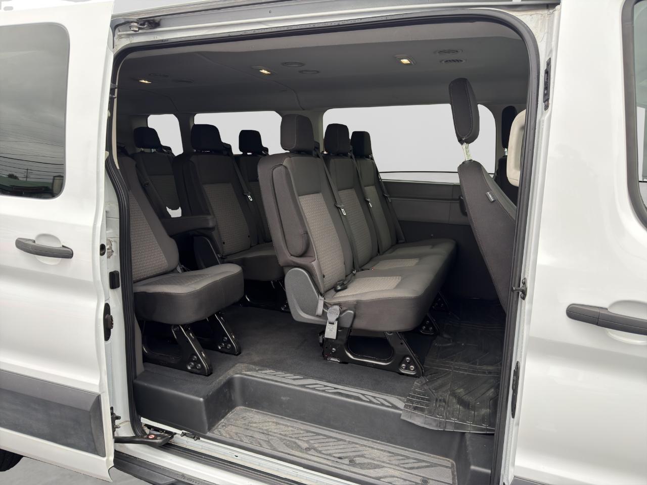 Ford Transit 350 Wagon Low Roof XL w/Sliding Pass. 148-in. WB 2023