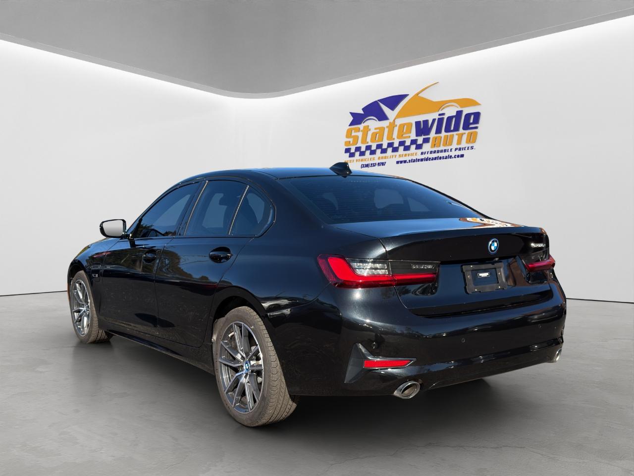 BMW 3-Series 330e 2022