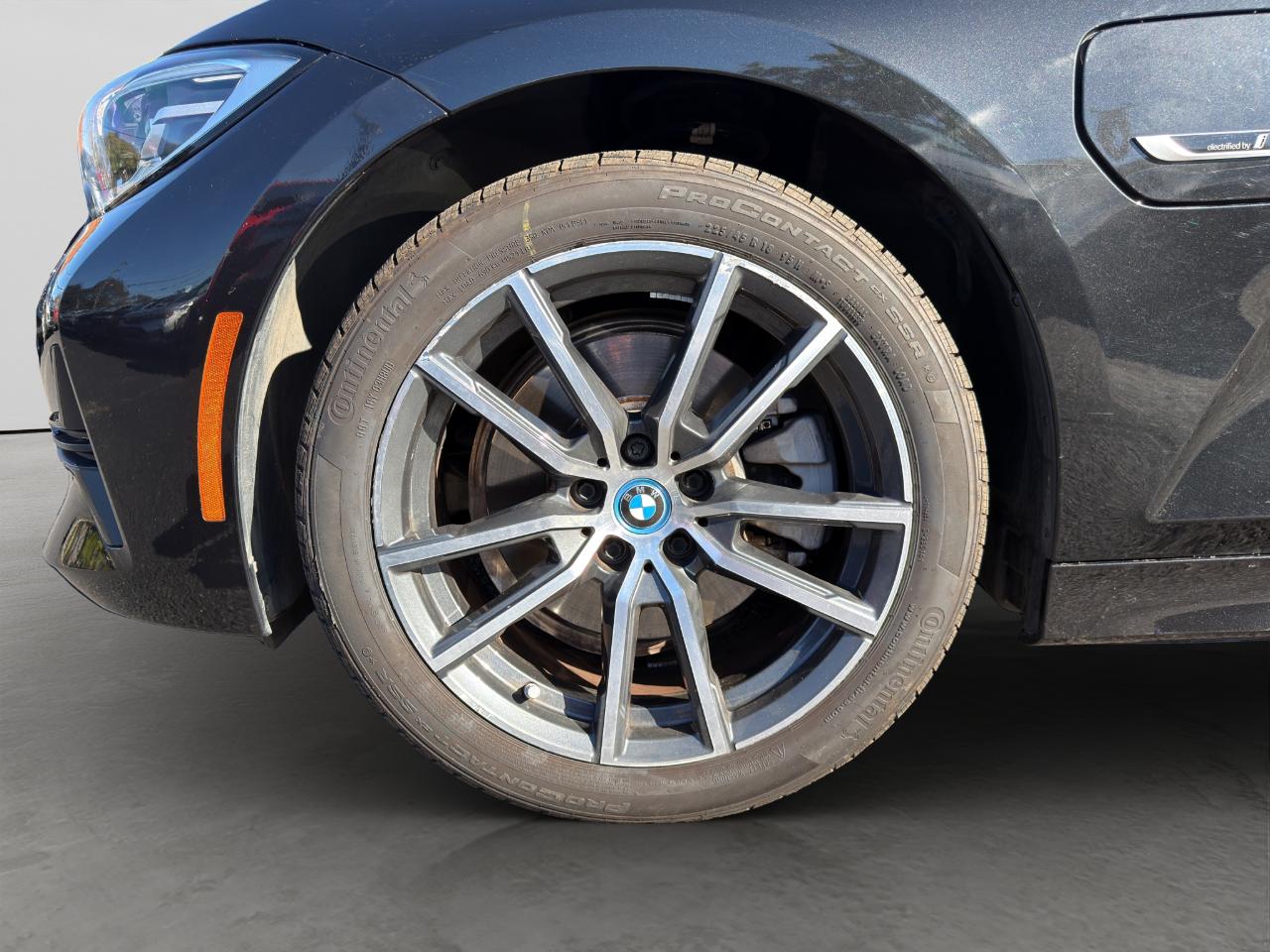 BMW 3-Series 330e 2022