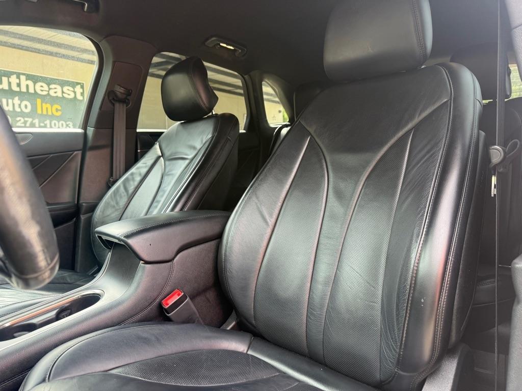 Lincoln MKC photo 9