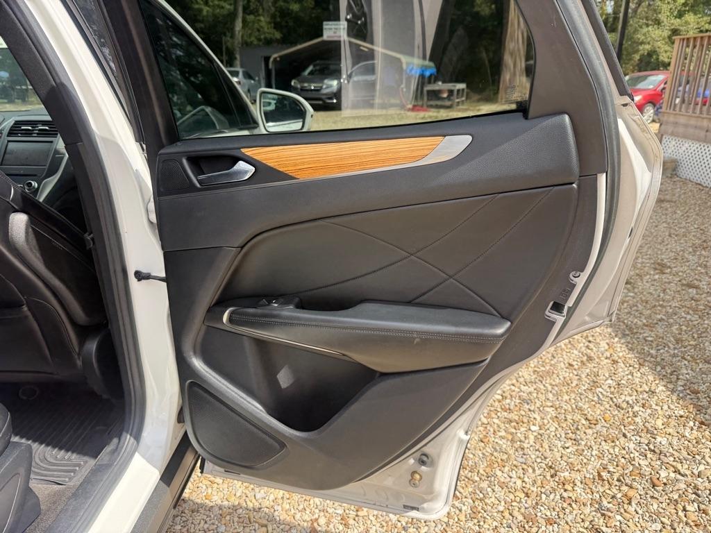 Lincoln MKC photo 18