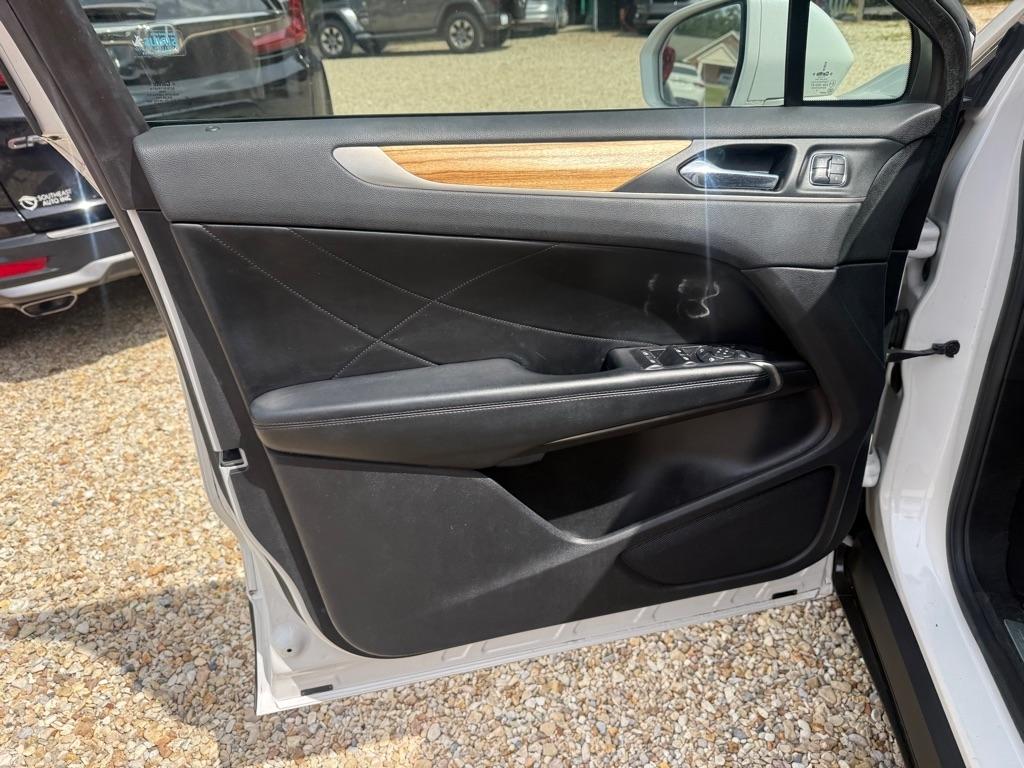Lincoln MKC photo 20