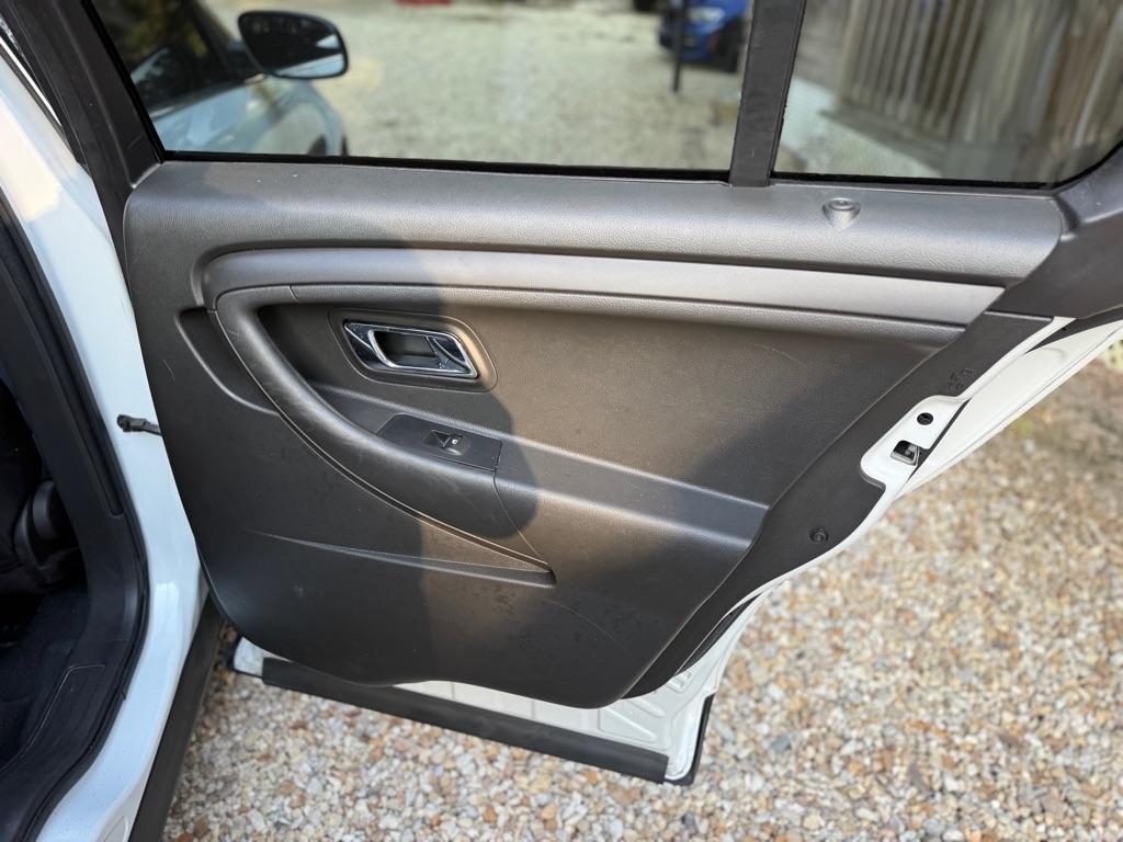 Ford Taurus photo 17