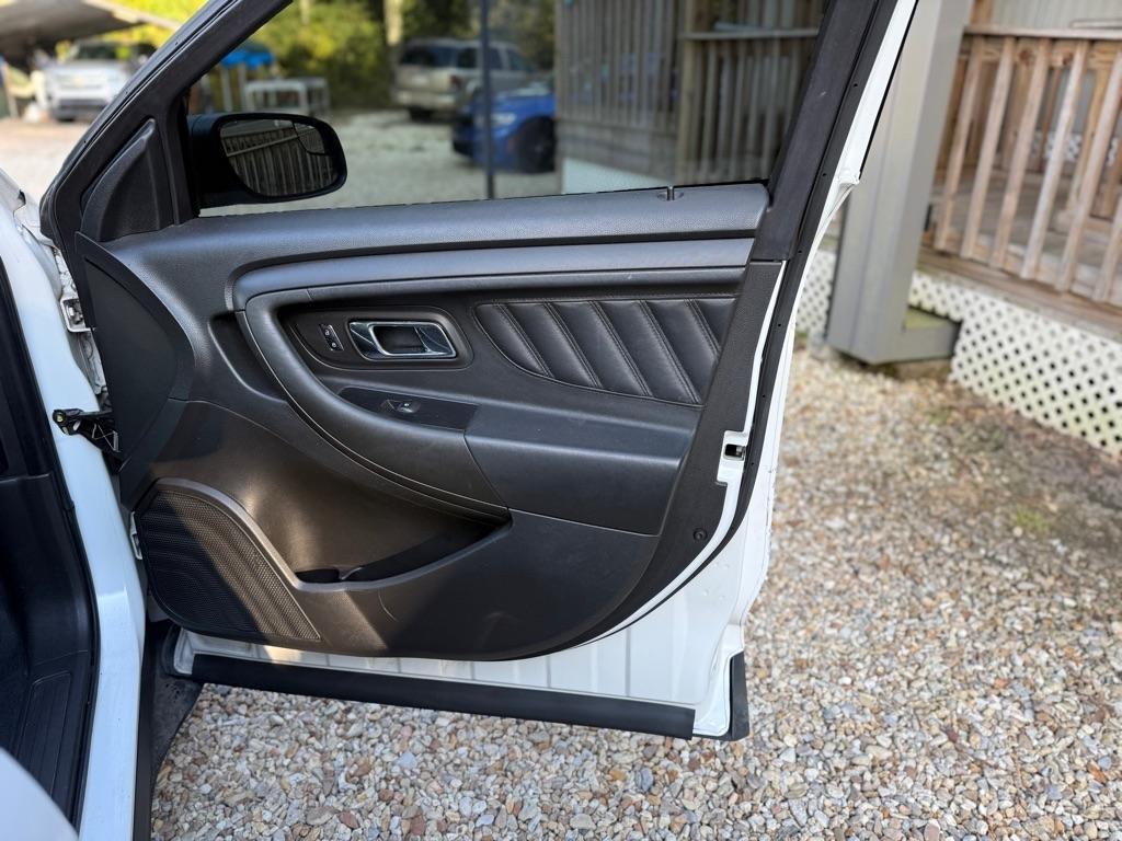 Ford Taurus photo 18