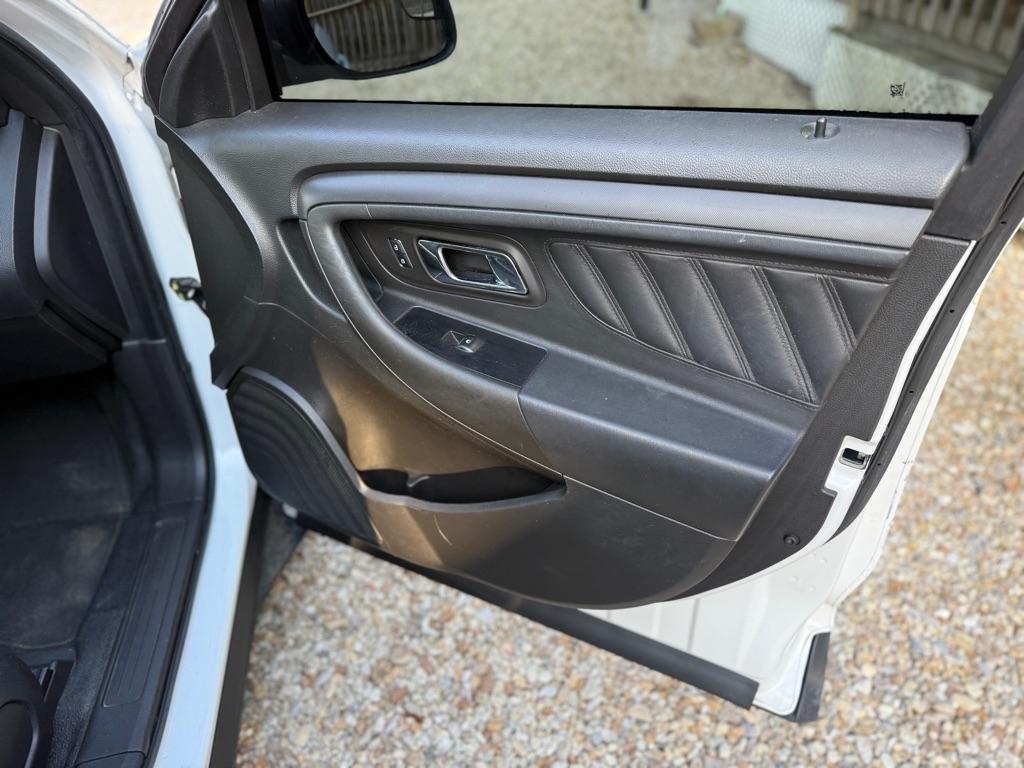 Ford Taurus photo 19