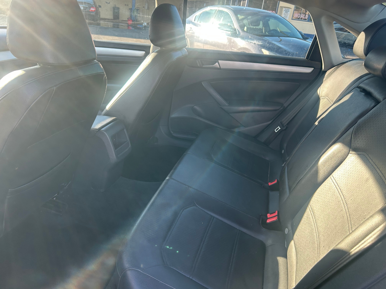 Volkswagen Passat 2.0L TDI SEL2 2012