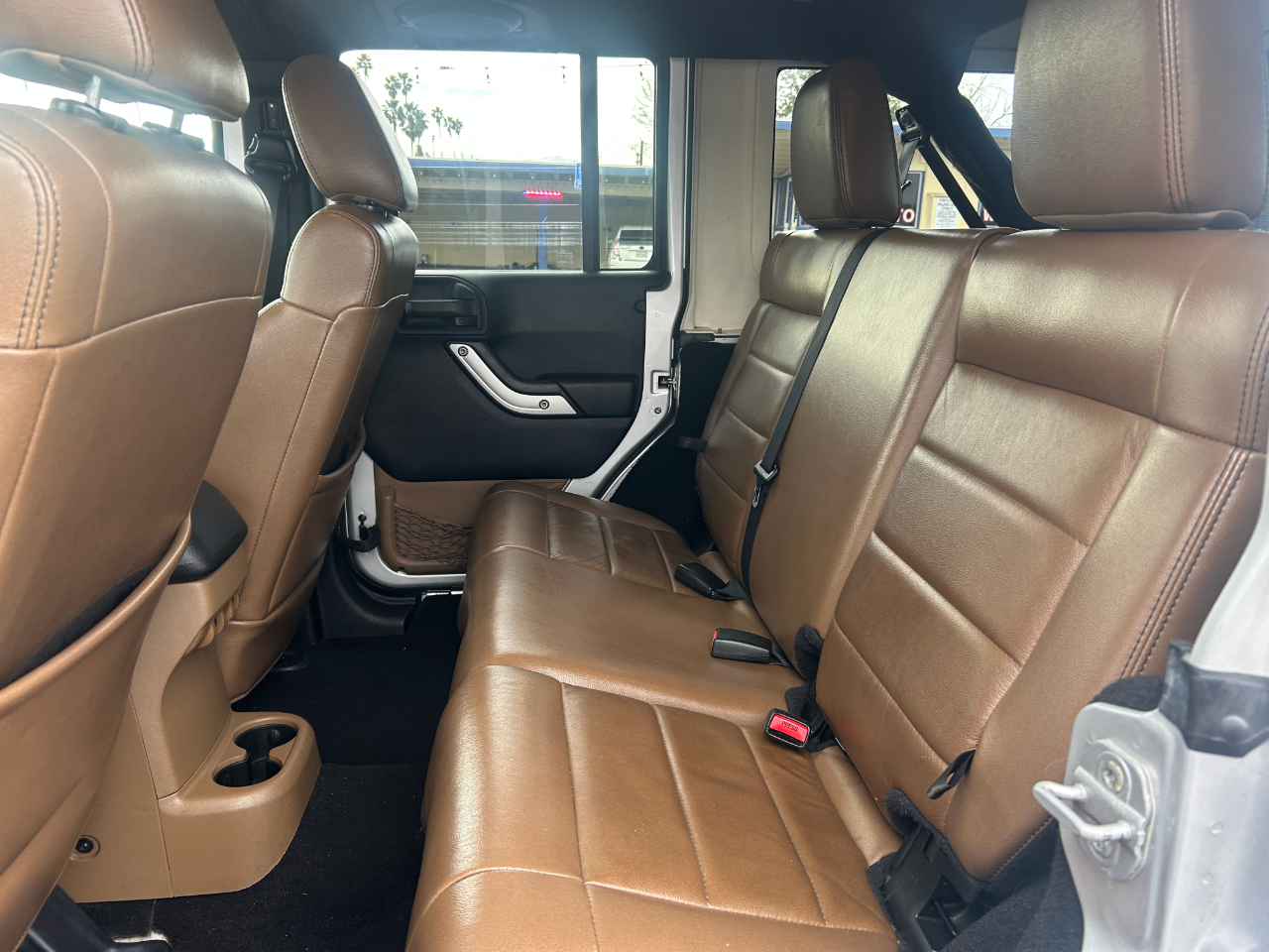 Jeep Wrangler Unlimited Sahara 4WD 2011