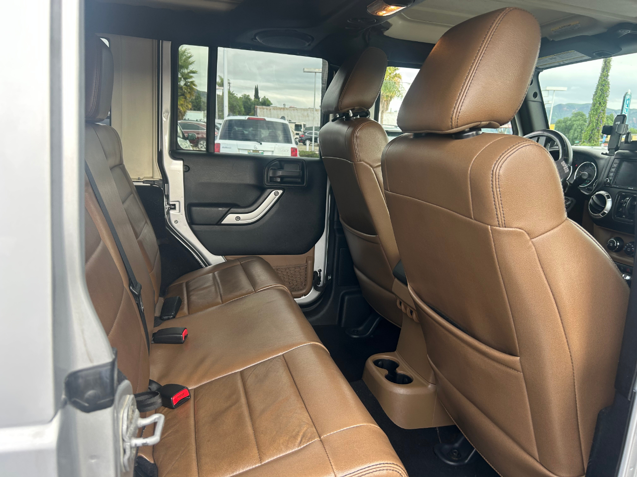 Jeep Wrangler Unlimited Sahara 4WD 2011