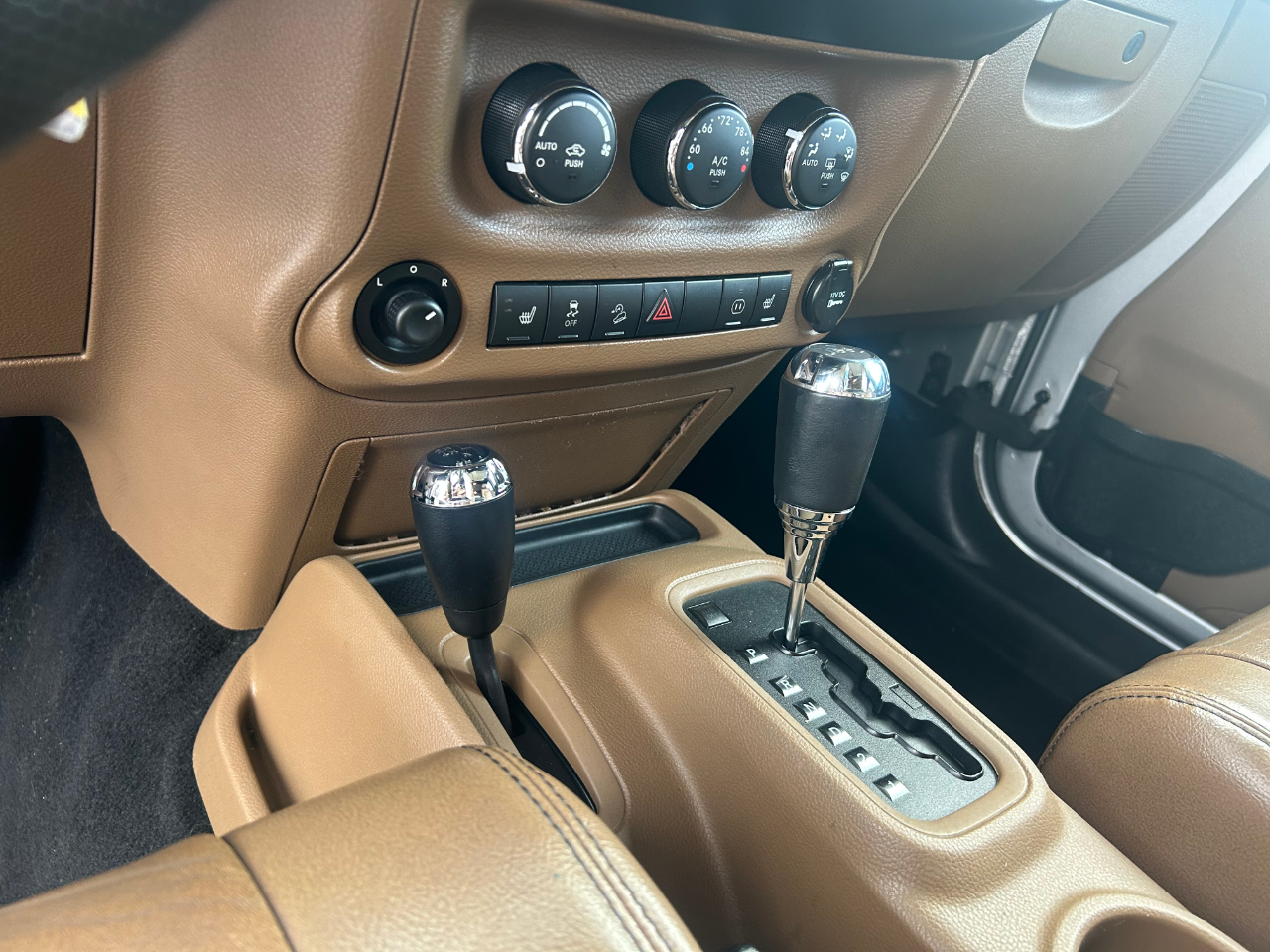 Jeep Wrangler Unlimited Sahara 4WD 2011