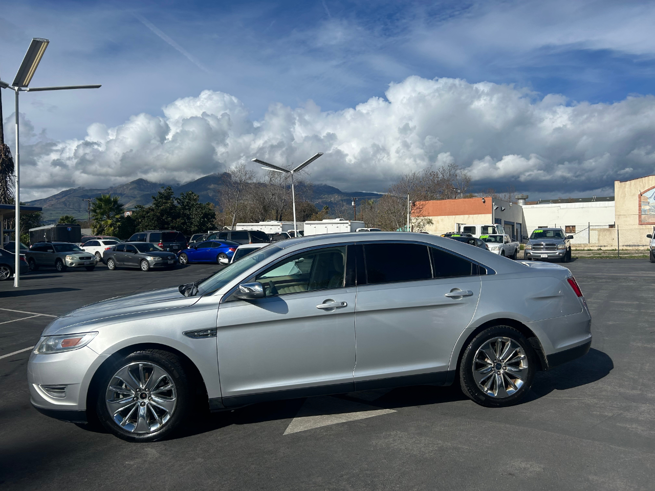 Ford Taurus Limited FWD 2011