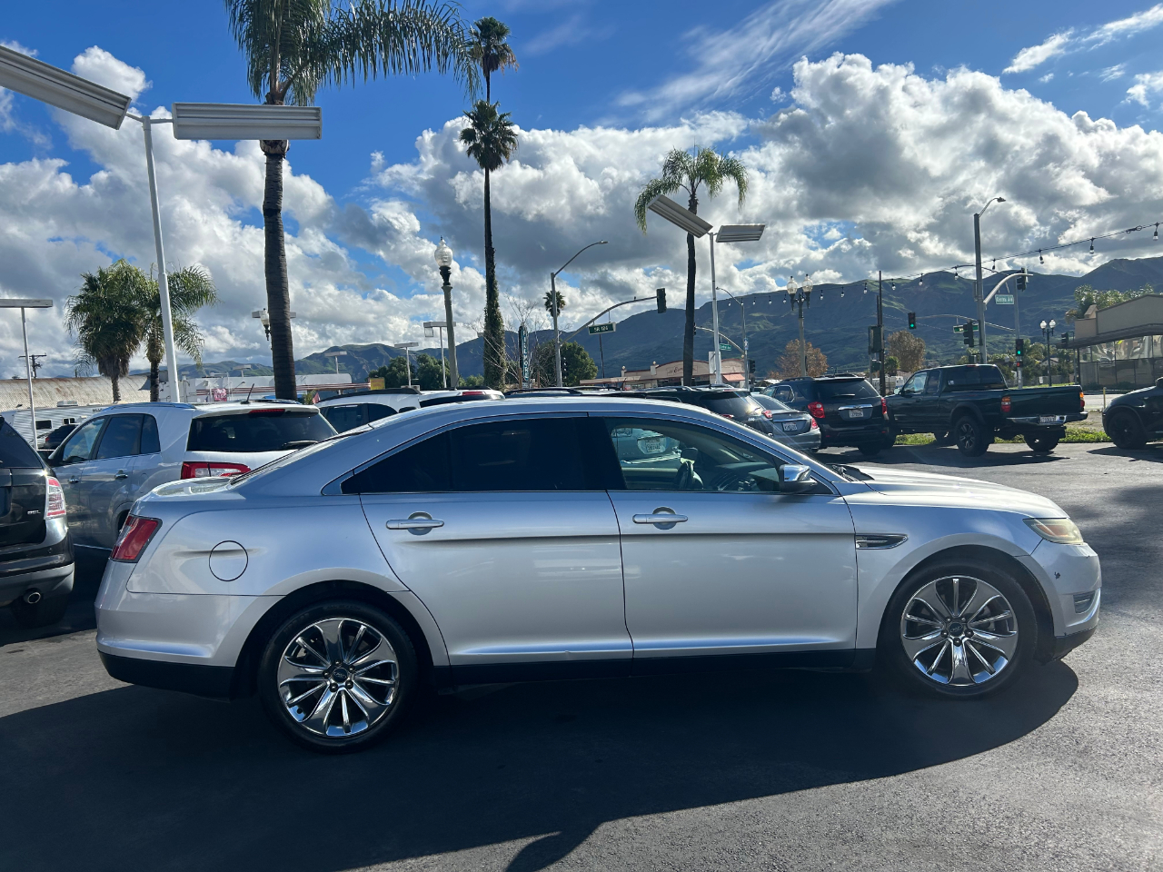 Ford Taurus Limited FWD 2011