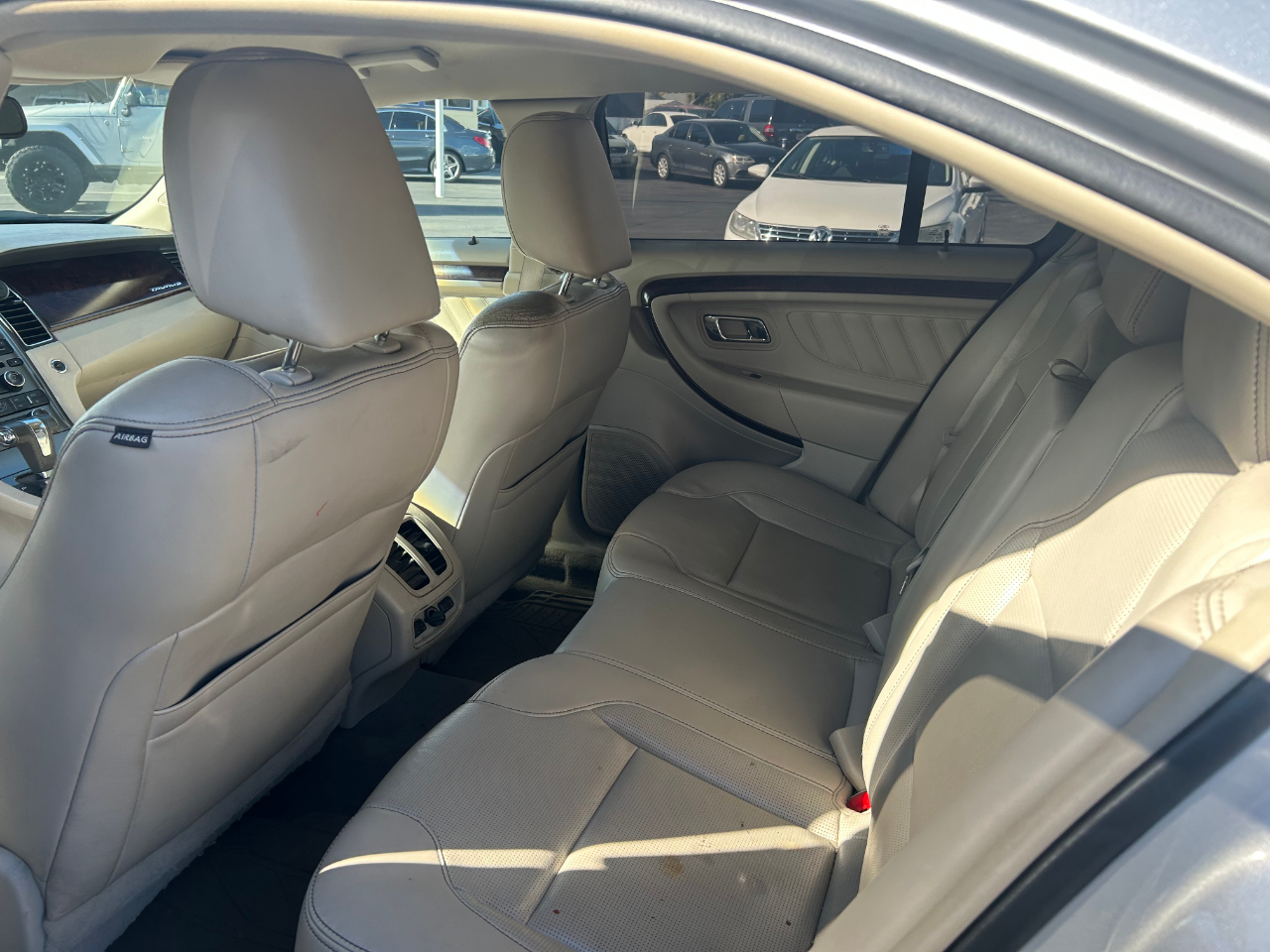 Ford Taurus Limited FWD 2011