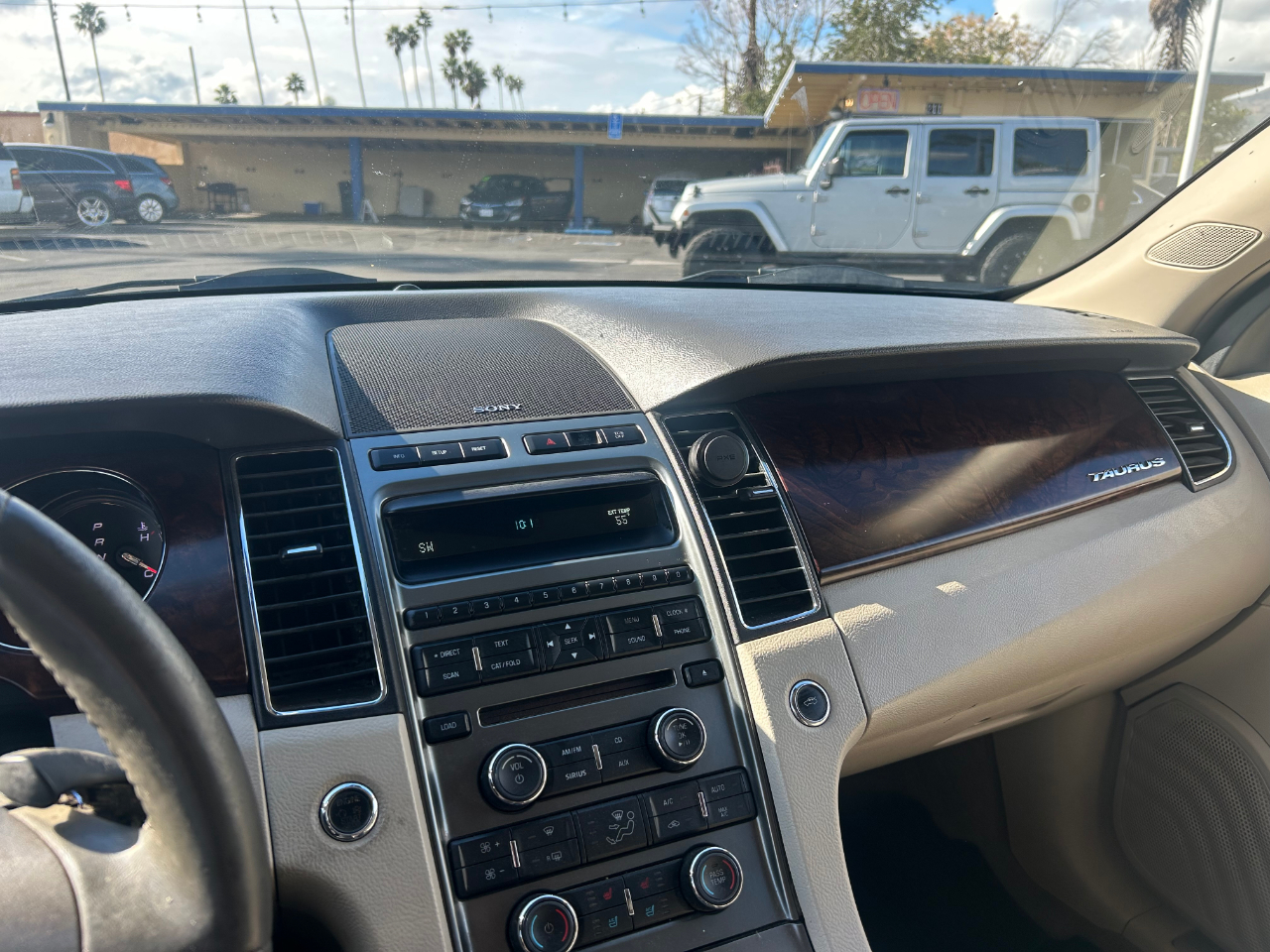 Ford Taurus Limited FWD 2011