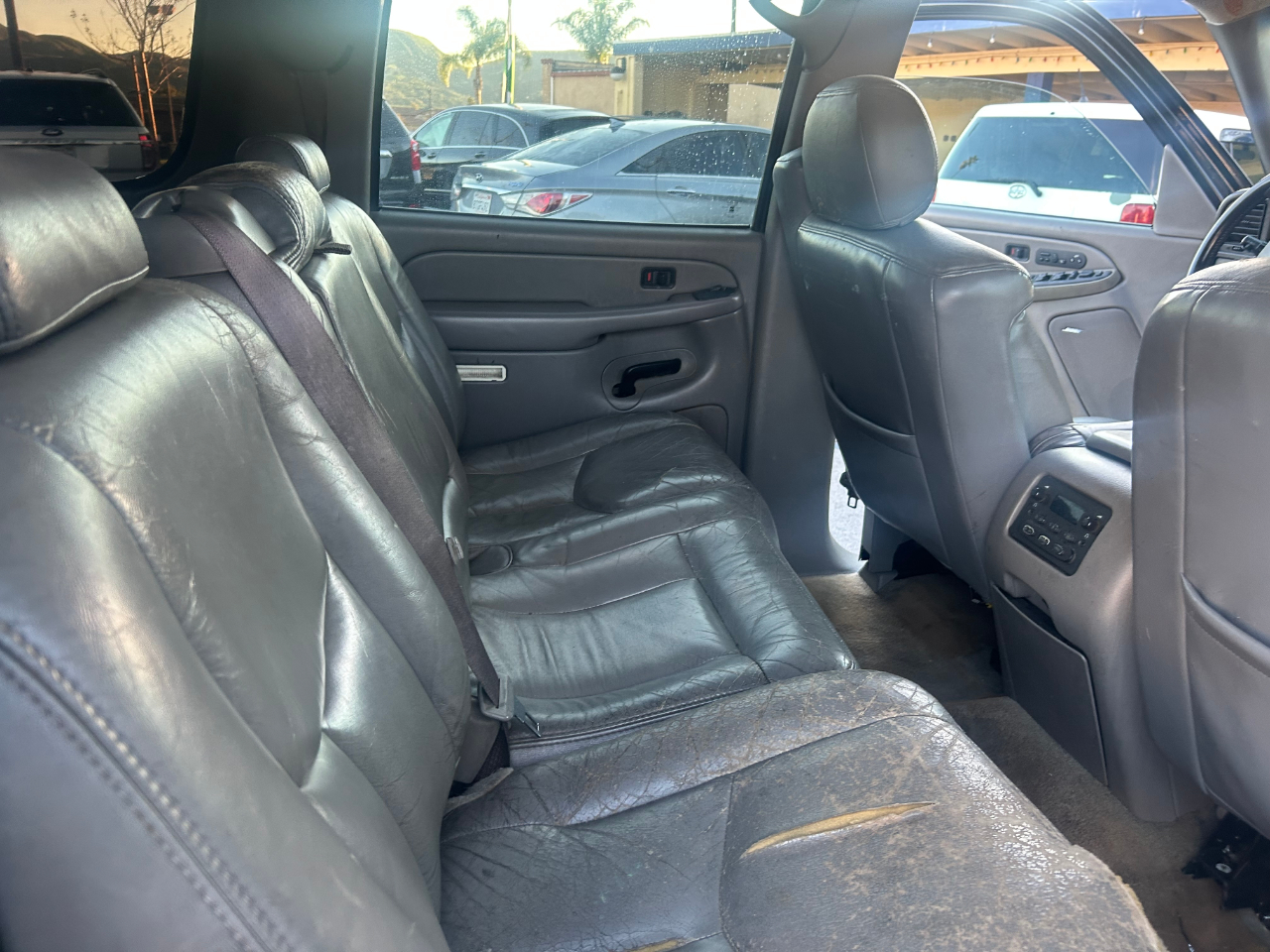 Chevrolet Suburban 1500 2WD 2004