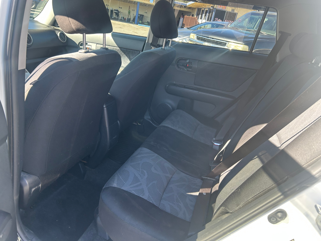 Scion xB 5-Door Wagon 5-Spd MT 2012