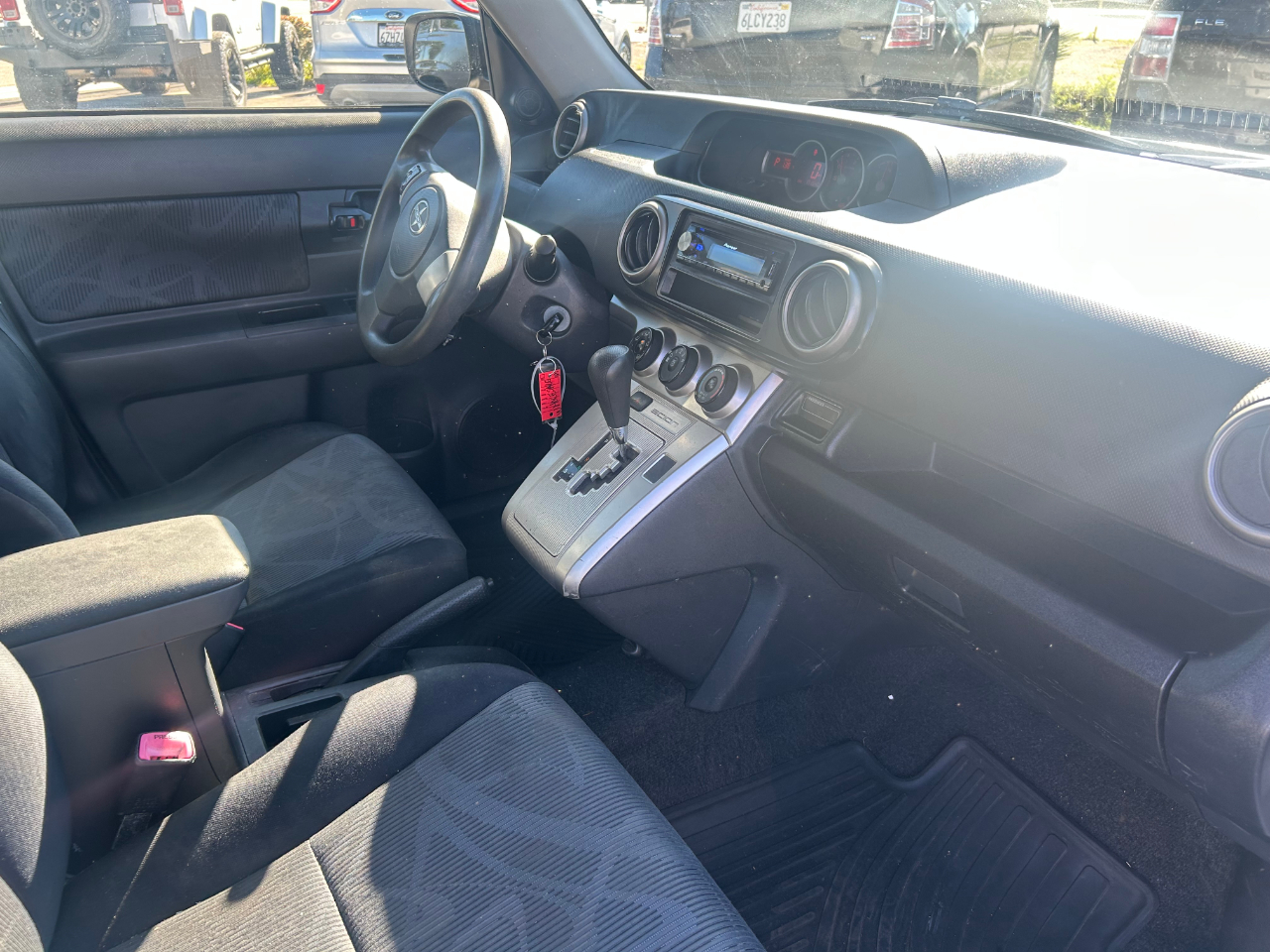 Scion xB 5-Door Wagon 5-Spd MT 2012