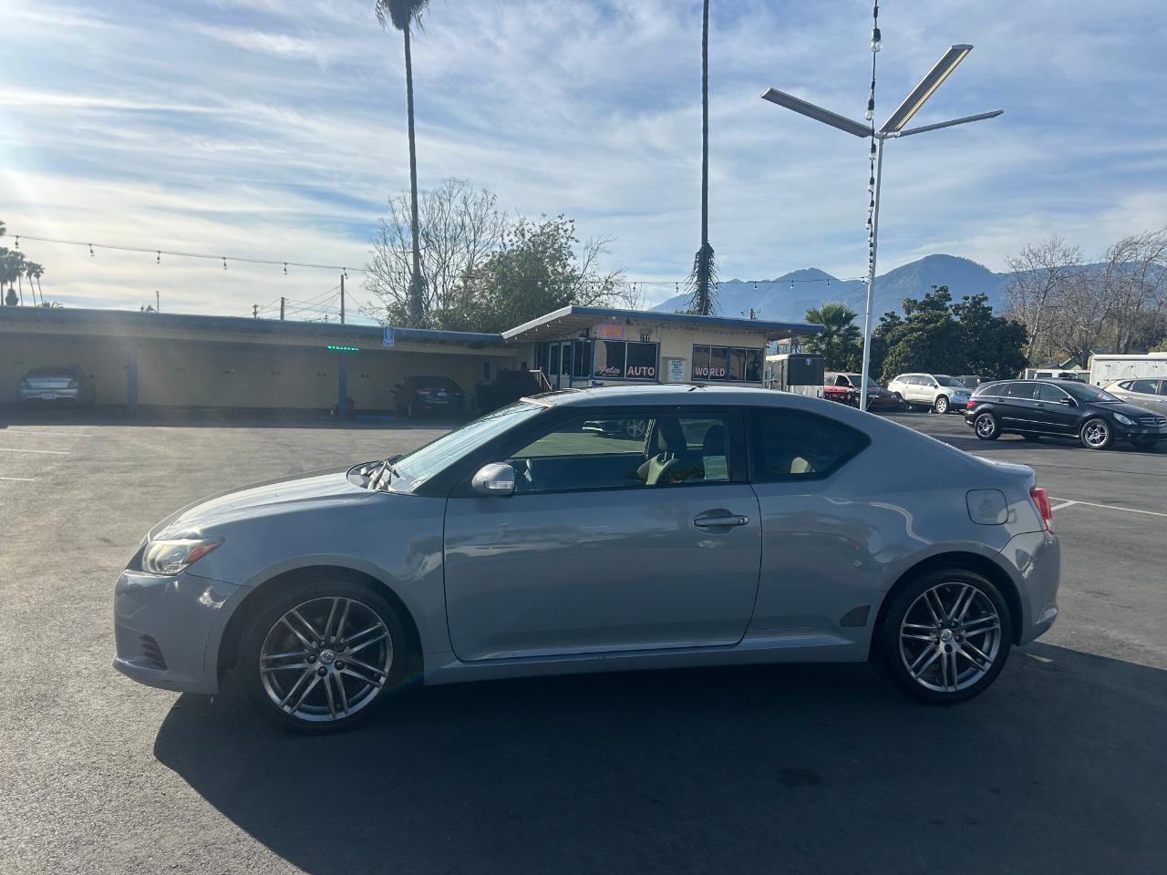 Scion tC Sports Coupe 6-Spd AT 2013