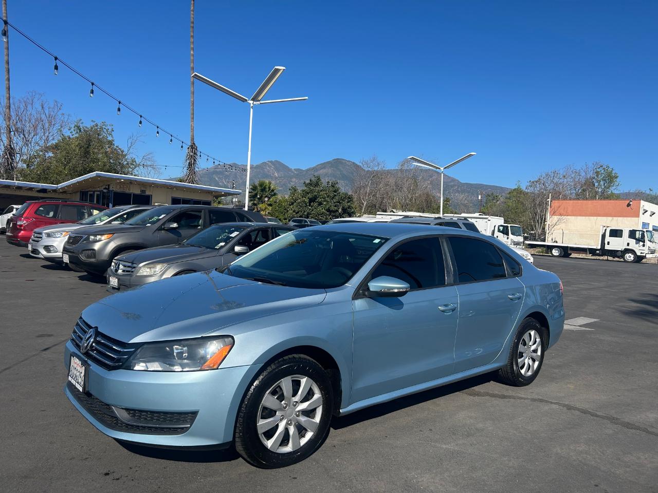 Volkswagen Passat 2.5L S W/Appearance 2012