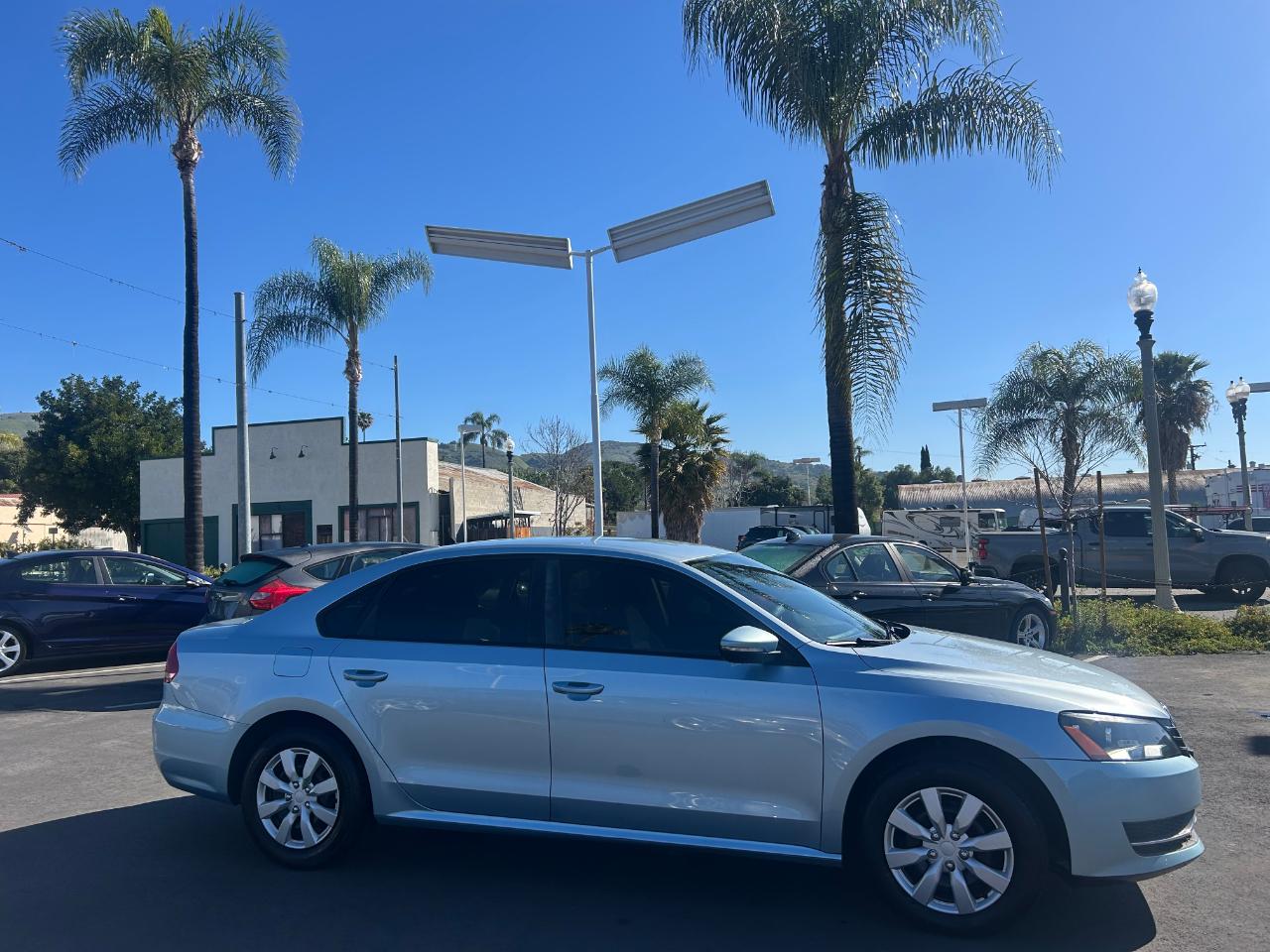 Volkswagen Passat 2.5L S W/Appearance 2012