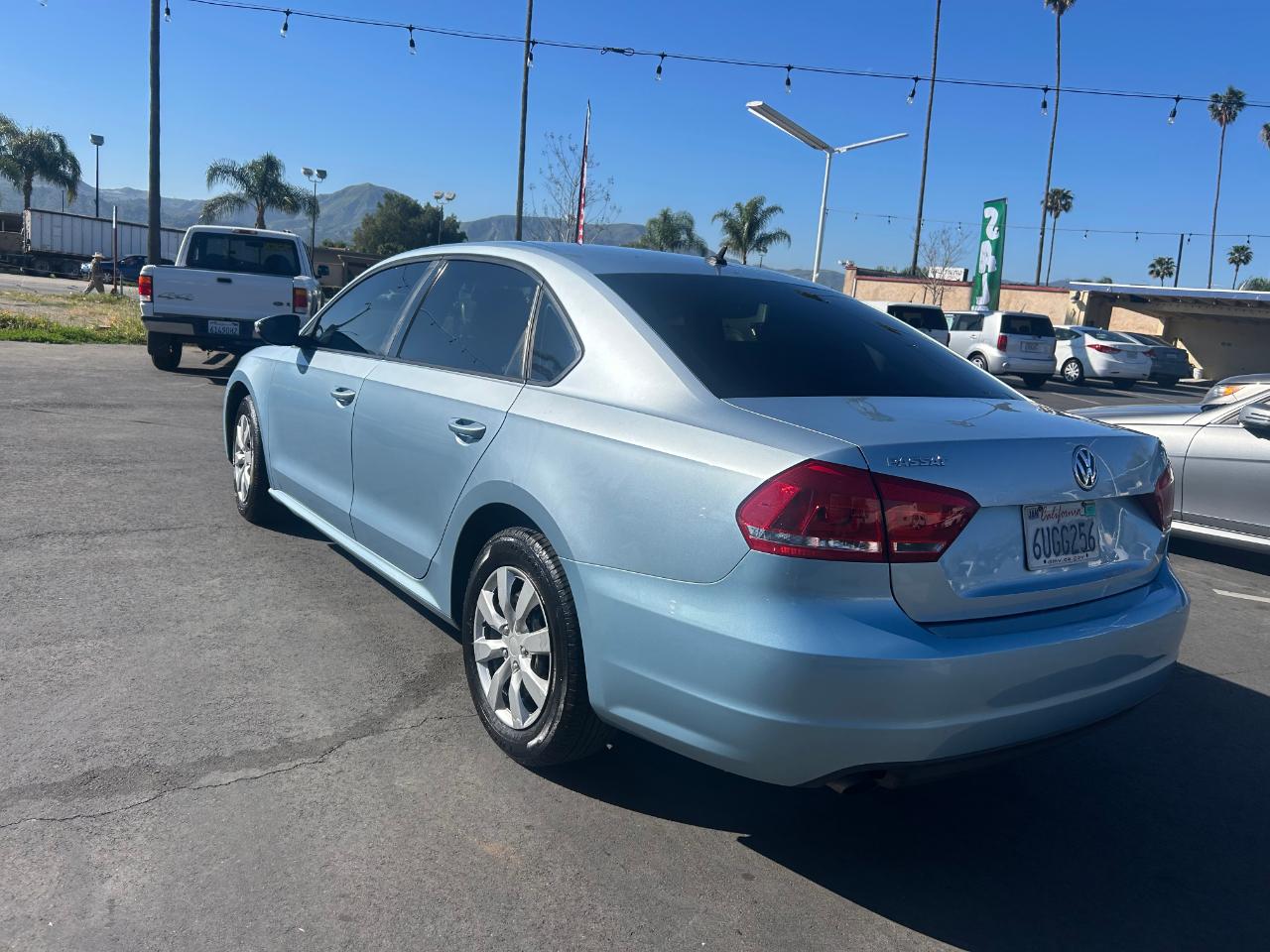 Volkswagen Passat 2.5L S W/Appearance 2012