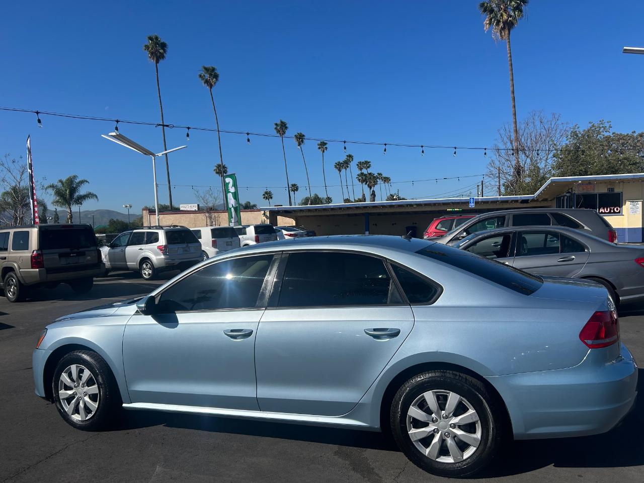 Volkswagen Passat 2.5L S W/Appearance 2012