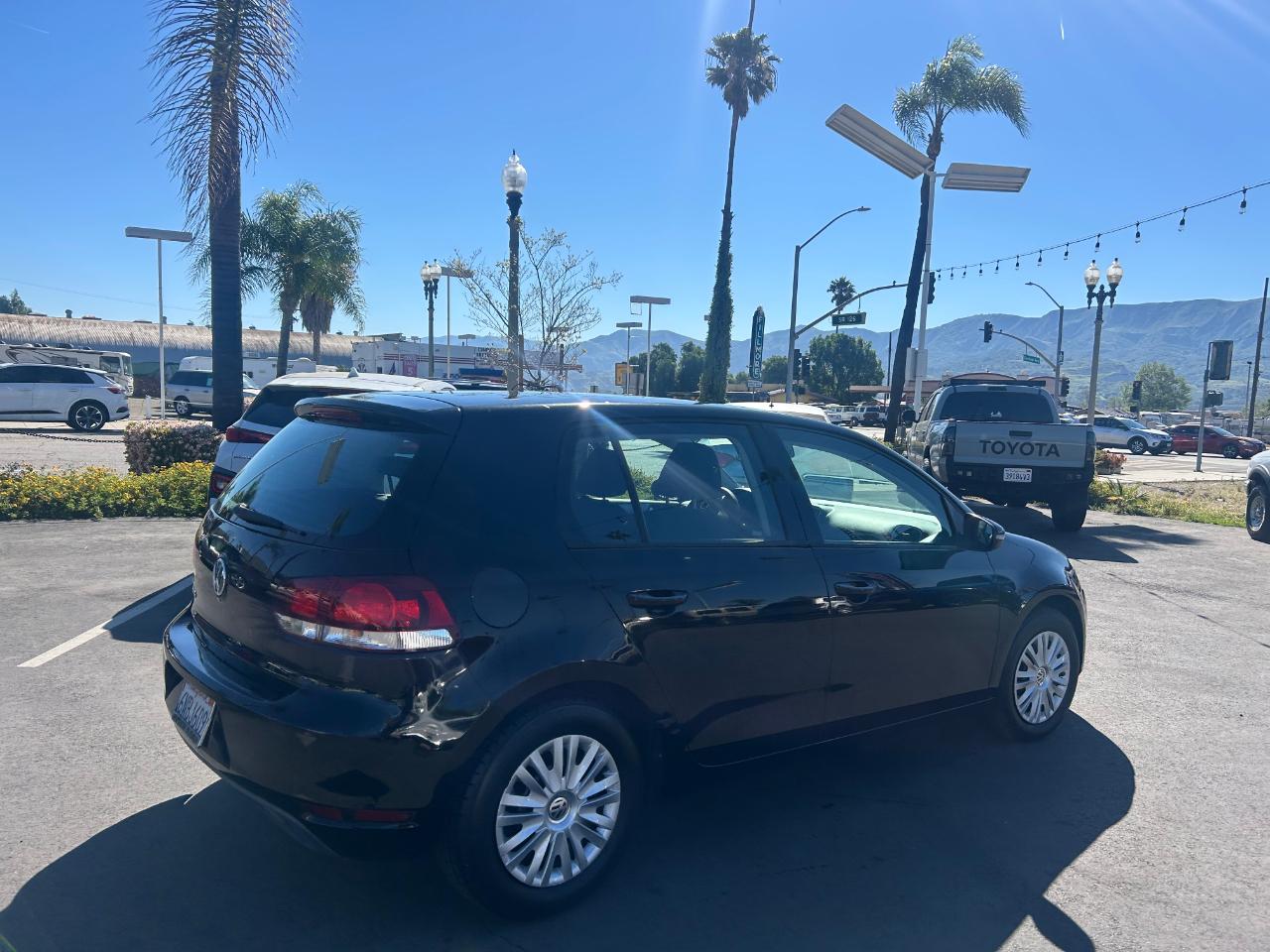 Volkswagen Golf 2.5L 4-Door PZEV 2010