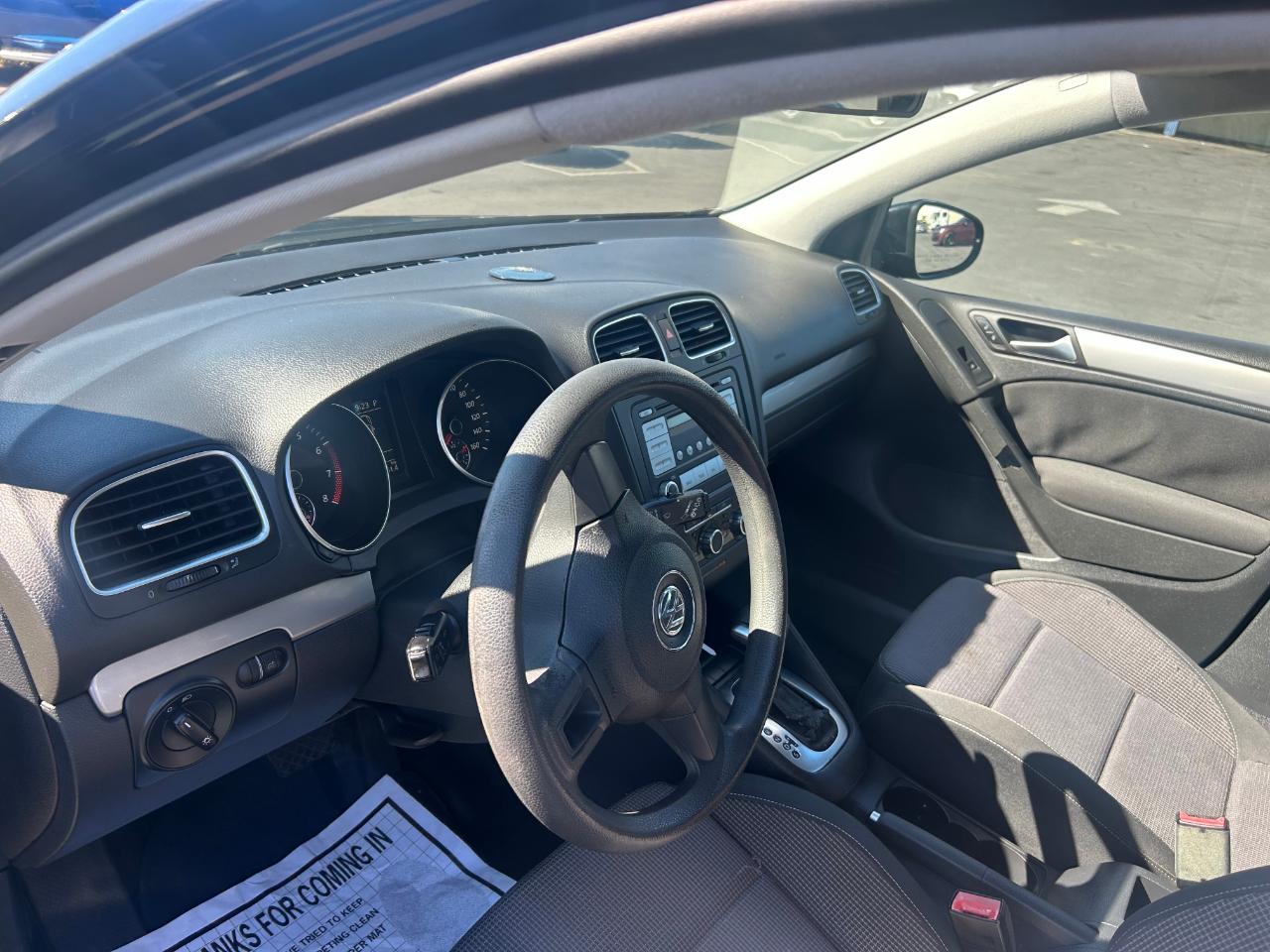 Volkswagen Golf 2.5L 4-Door PZEV 2010