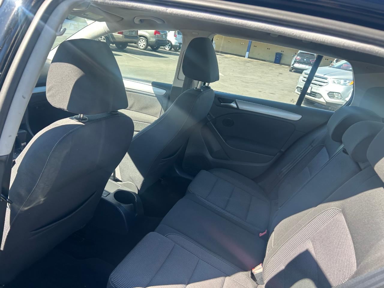 Volkswagen Golf 2.5L 4-Door PZEV 2010