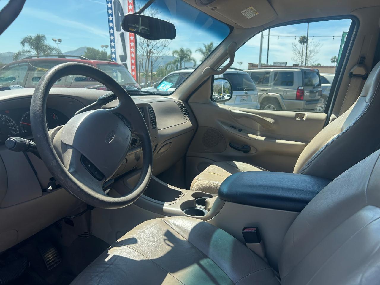 Ford Expedition XLT 2WD 2001