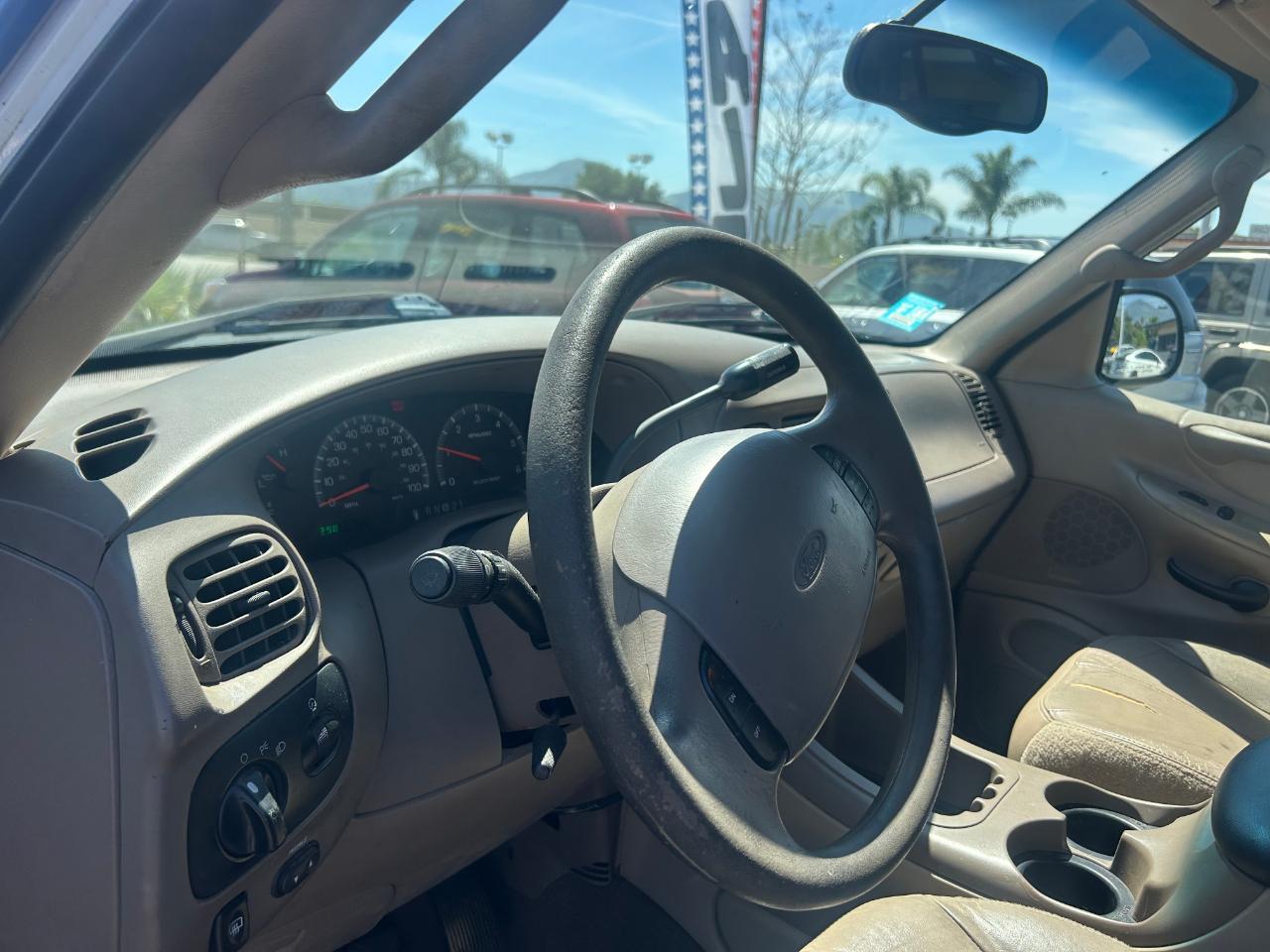 Ford Expedition XLT 2WD 2001