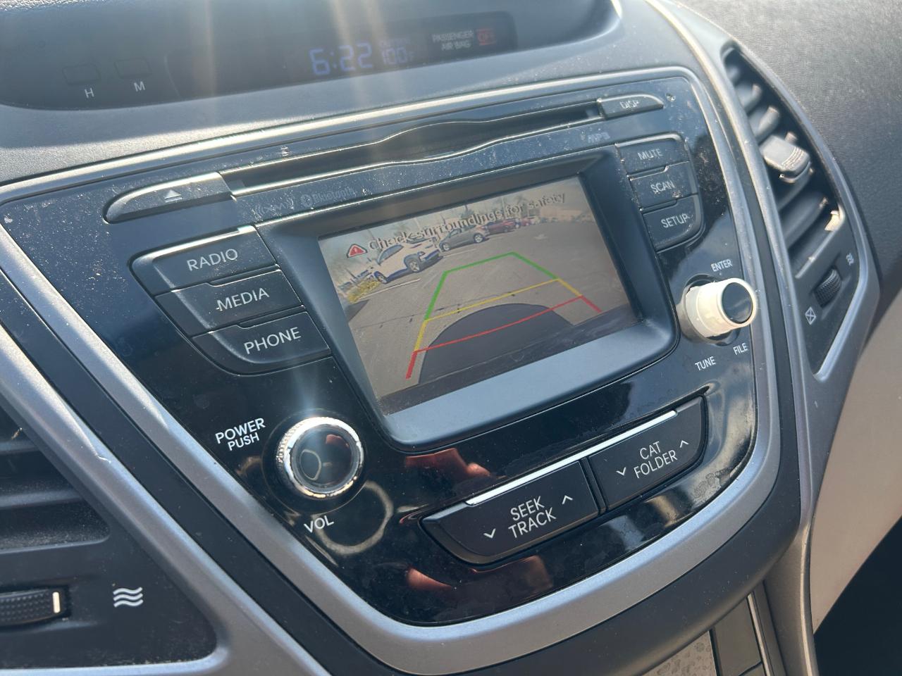 Hyundai Elantra SE 6AT 2016