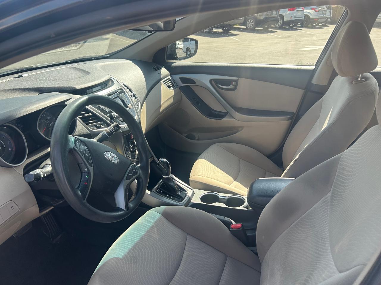 Hyundai Elantra SE 6AT 2016