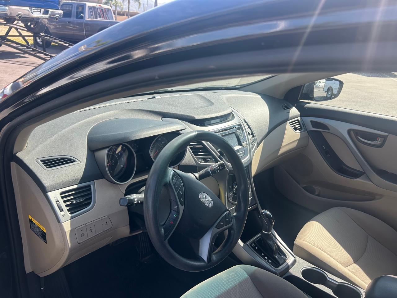 Hyundai Elantra SE 6AT 2016