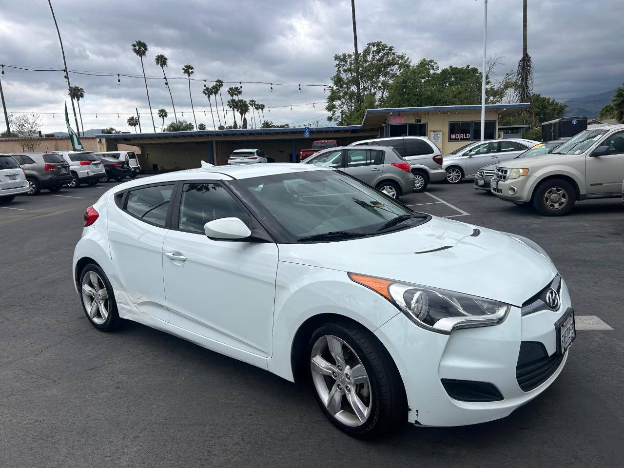 Hyundai Veloster Base 6MT 2015