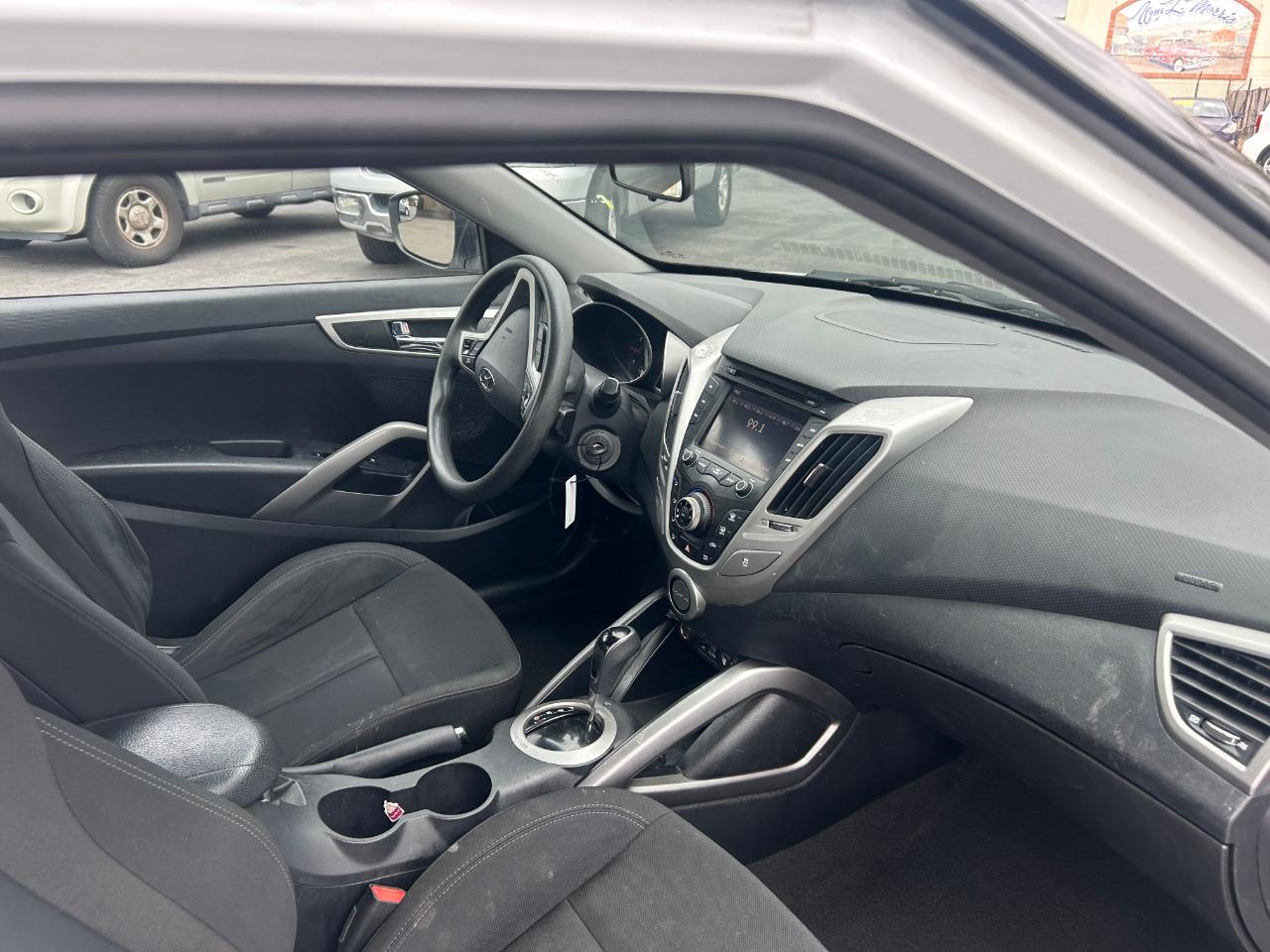 Hyundai Veloster Base 6MT 2015