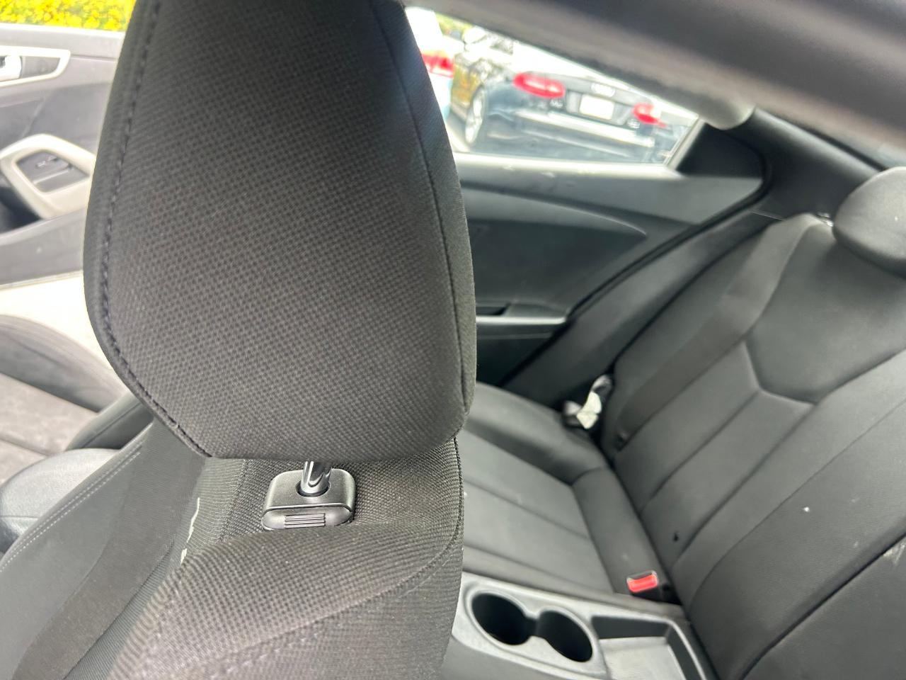 Hyundai Veloster Base 6MT 2015