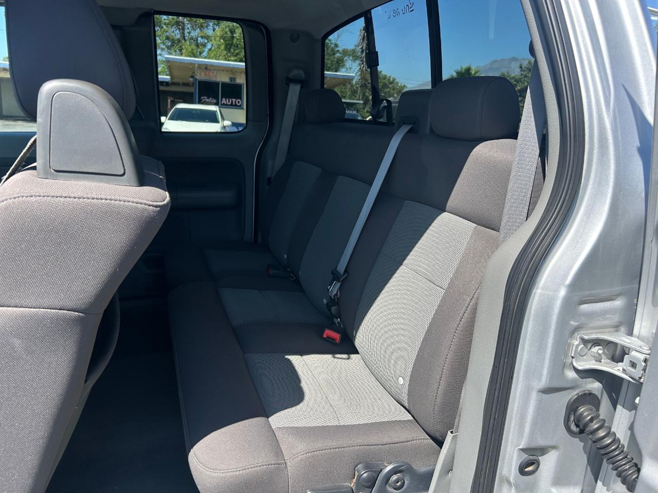 Ford F-150 Supercab 145" Lariat 2004