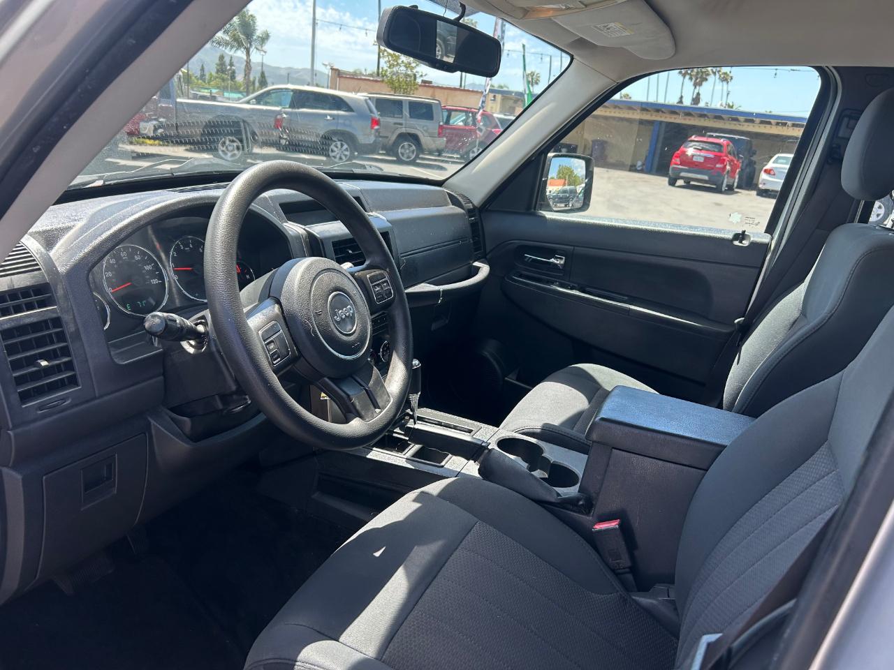 Jeep Liberty RWD 4dr Sport 2012