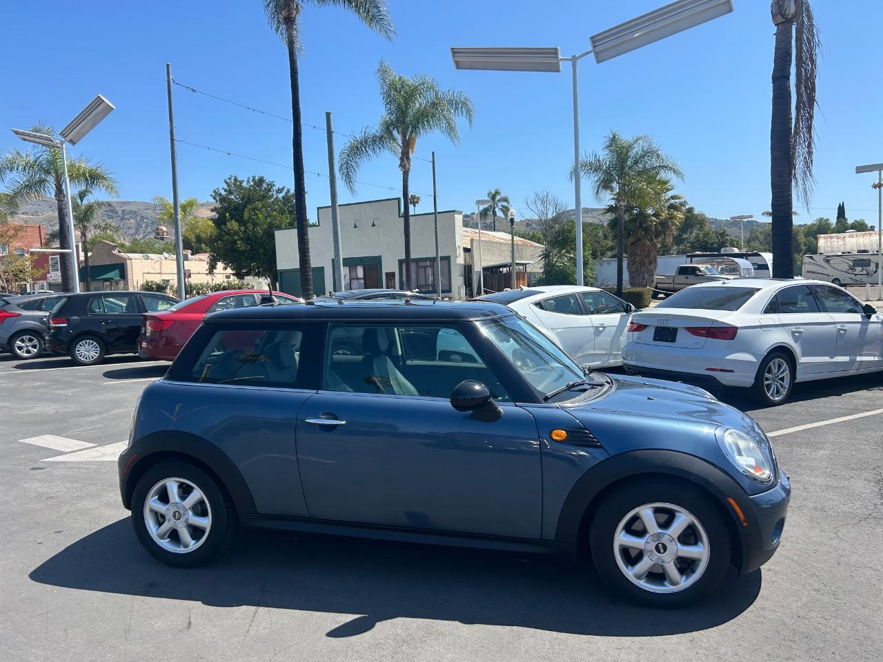 MINI Cooper Hardtop 2dr Cpe 2010
