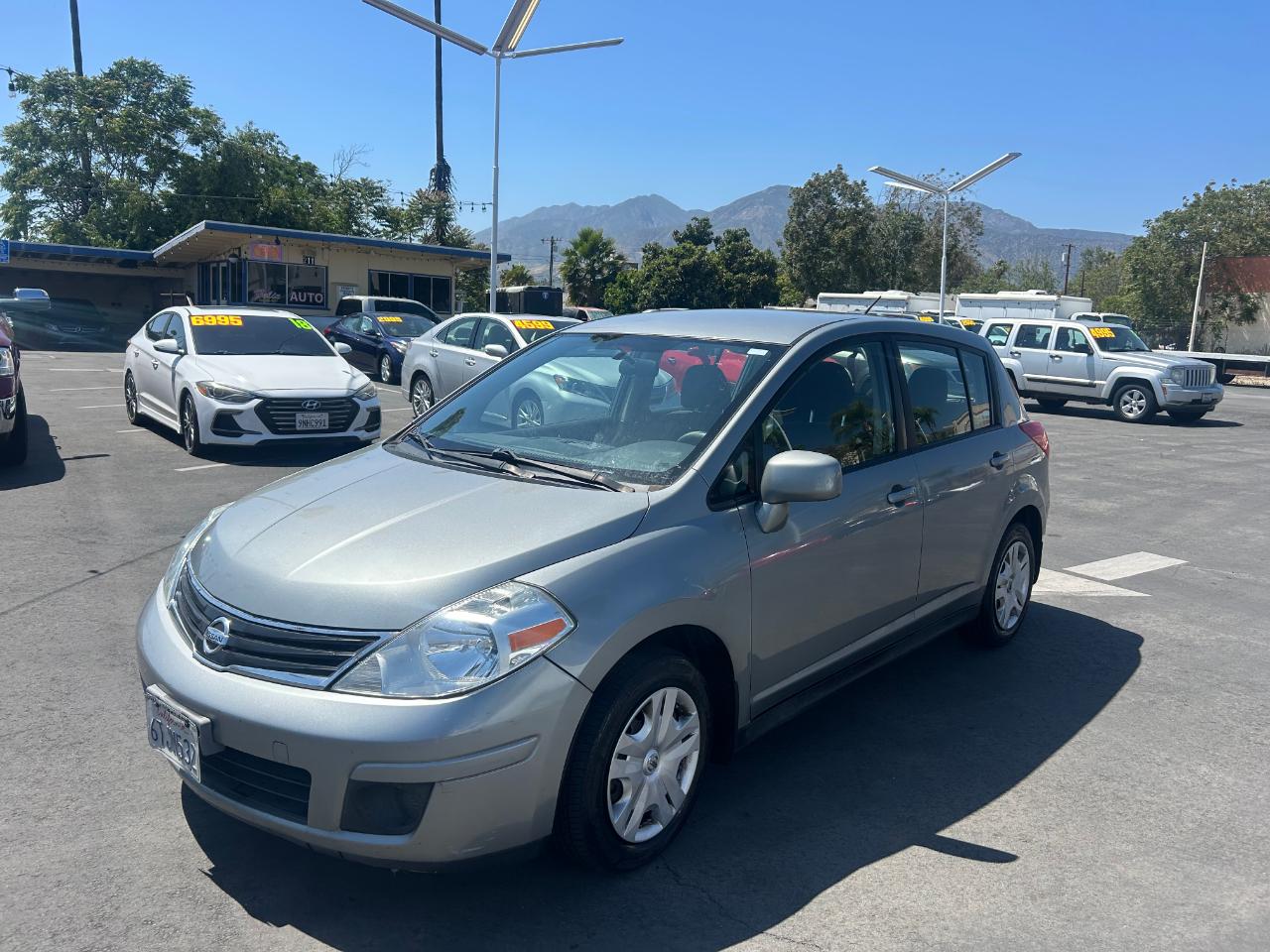 Nissan Versa 5dr HB Auto 1.8 S 2012
