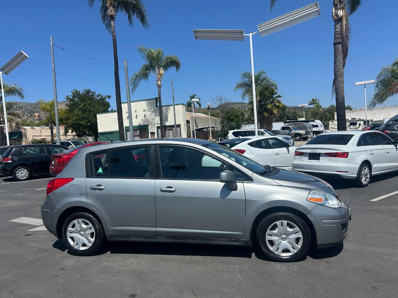 Nissan Versa 5dr HB Auto 1.8 S 2012