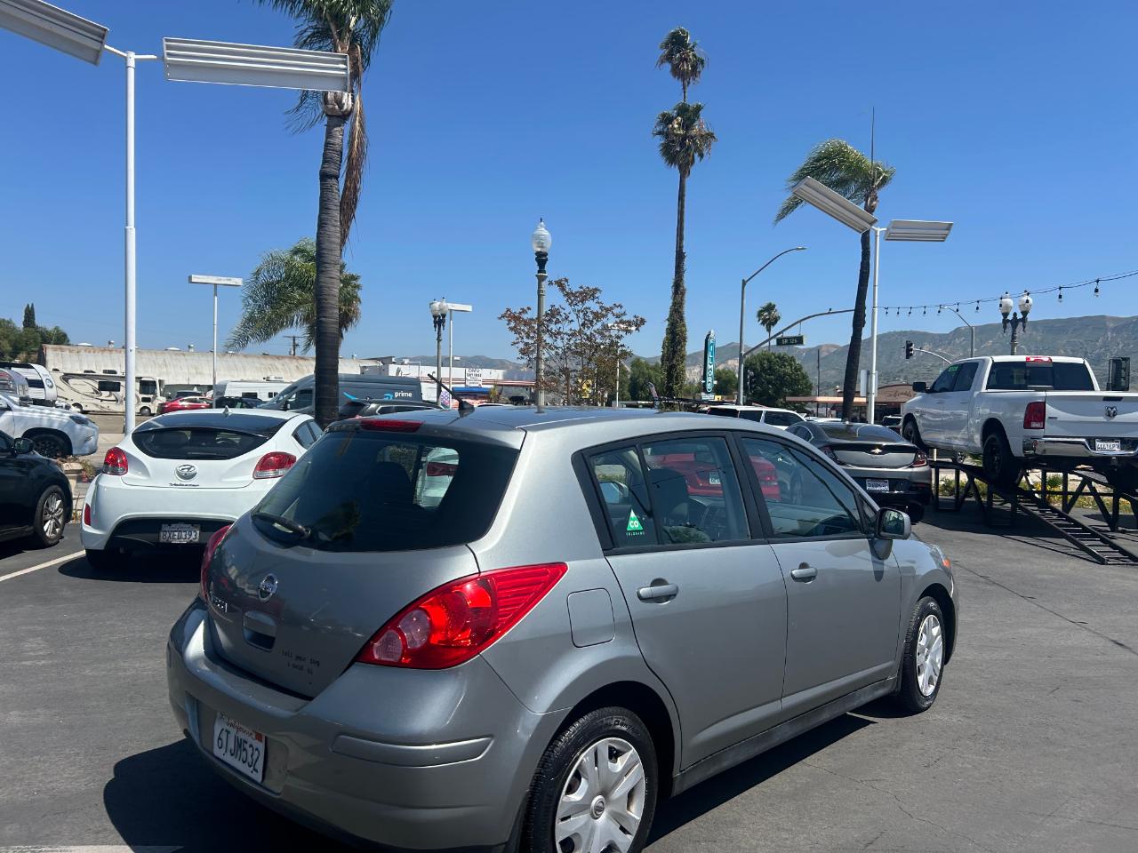 Nissan Versa 5dr HB Auto 1.8 S 2012