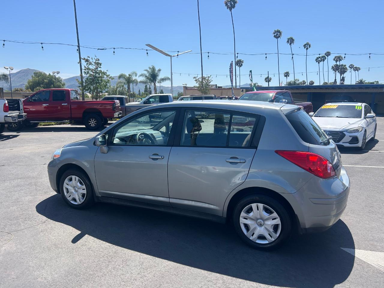 Nissan Versa 5dr HB Auto 1.8 S 2012