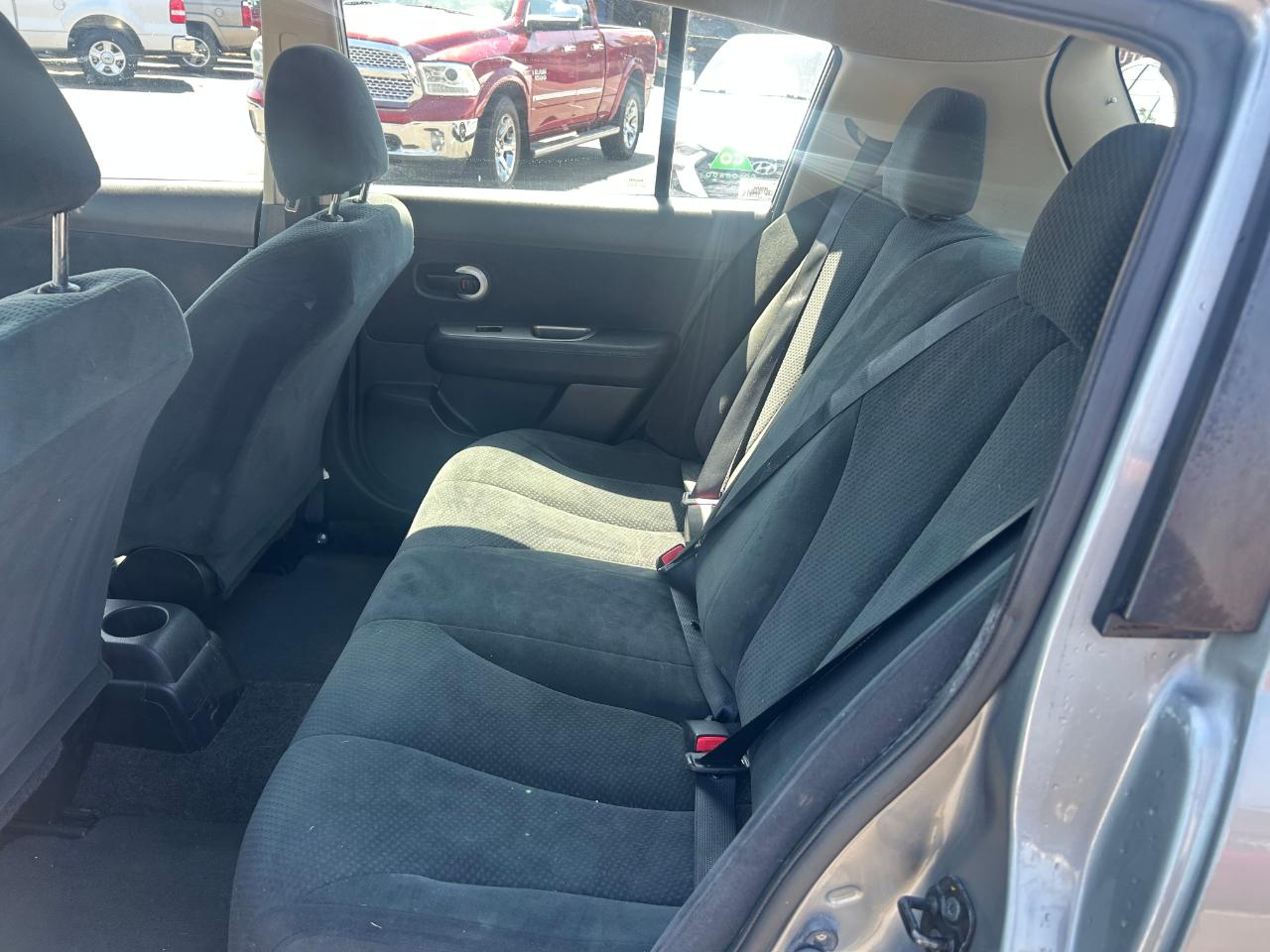 Nissan Versa 5dr HB Auto 1.8 S 2012